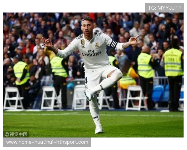 维尼修斯连续踏步骗过对手，皇马边线轻松打开局面