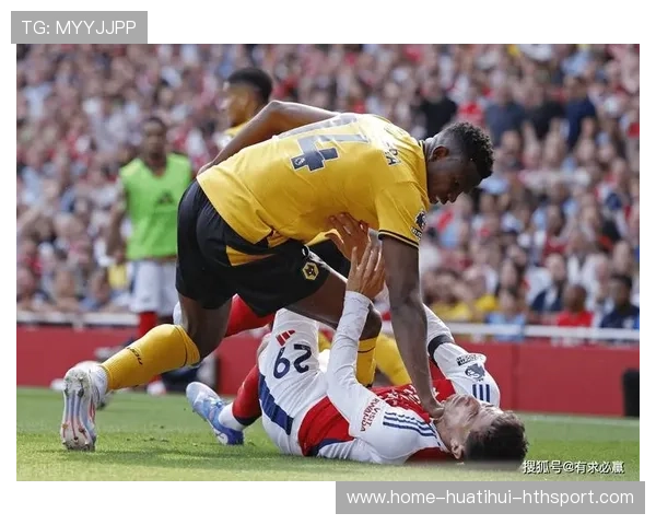 萨卡冲击禁区后一脚劲射穿网