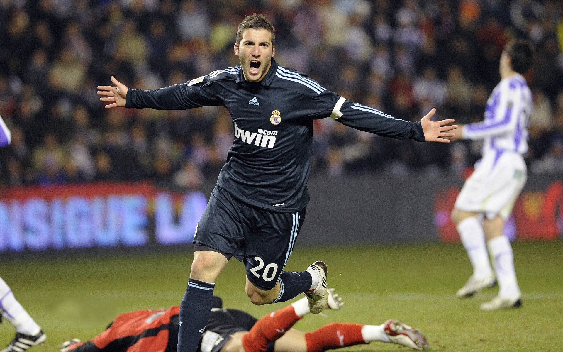 世界杯战术报告：高位压迫+快速转移成为新趋势